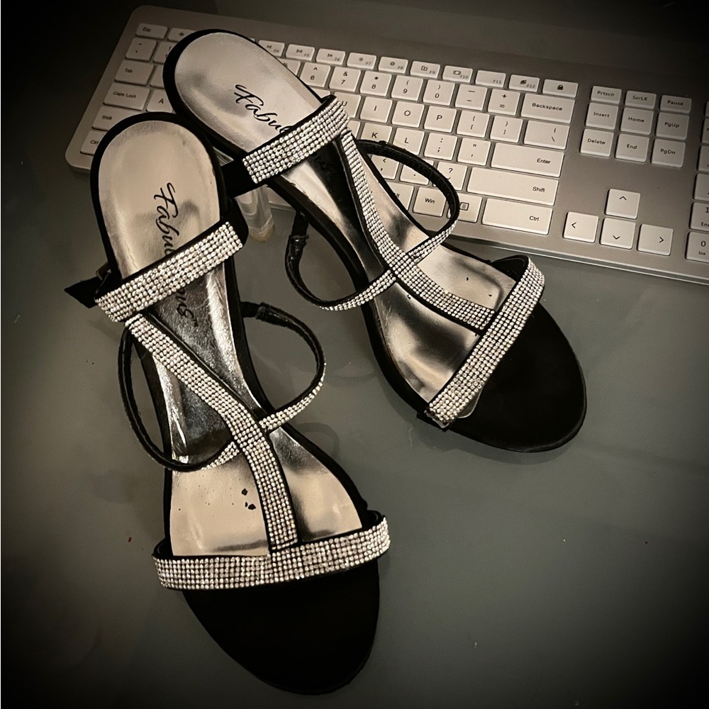 SOLD!!! Fabulousicious black heels